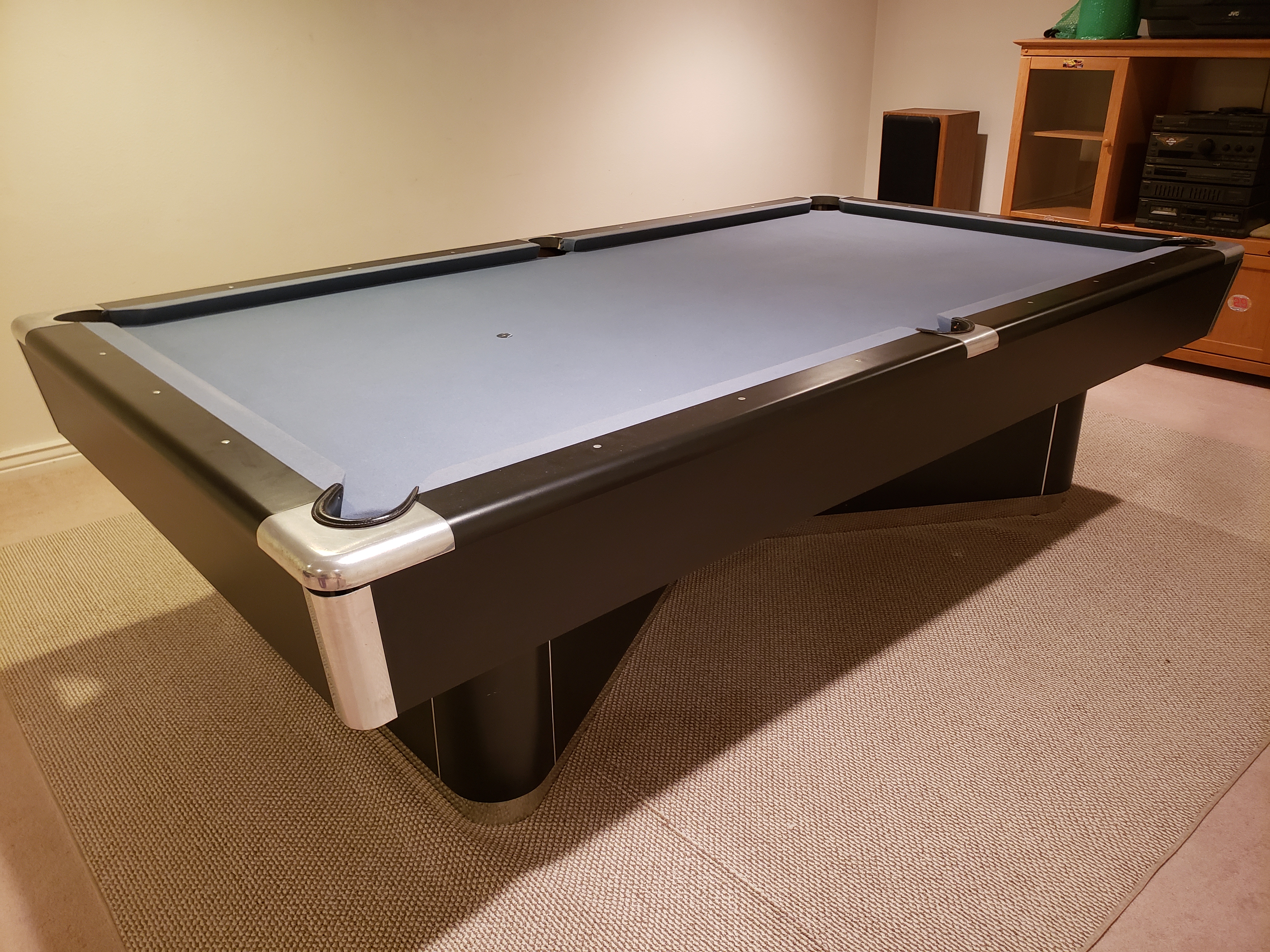 Used pool table for sale Denver:  <br> 9' Kasson 'Aurora' Professional Series.  Excellent condition.  Includes new cushion rubber and cloth.  MADE IN USA!!
